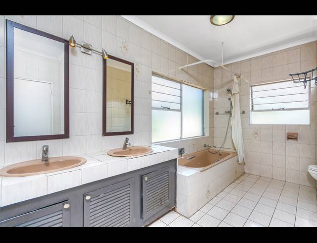 6 BEDROOM HOUSE FOR SALE IN WOODMEAD